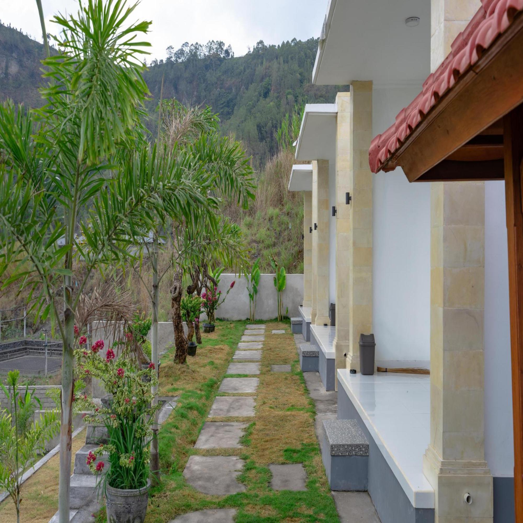 Batur Kencana Villa Mitra Reddoorz Baturaja  Ngoại thất bức ảnh